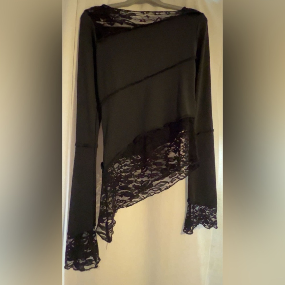 Motel Rocks ‘Lucca Long-Sleeve Top in Lace Black’